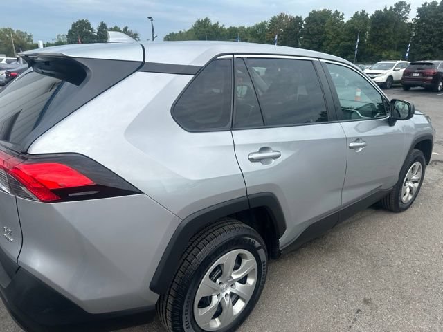 Used 2022 Toyota RAV4 LE AWD/4WD image 7