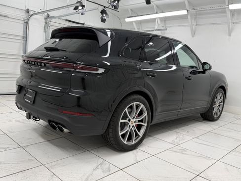 Certified 2025 Porsche Cayenne S AWD/4WD image 11