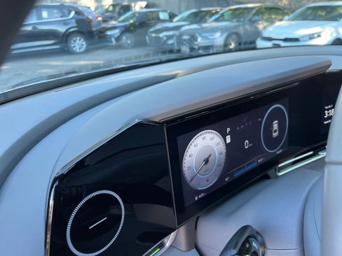 Used 2025 Hyundai Elantra SEL image 34