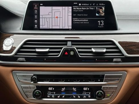 Certified 2022 BMW 750i xDrive w/ Luxury Rear Seating Package AWD/4WD image 25