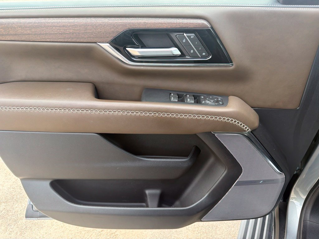 Used 2025 GMC Yukon Denali Ultimate w/ LPO, Floor Liner Package AWD/4WD image 27