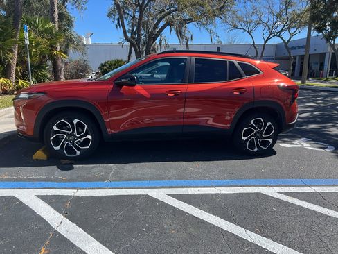 Used 2024 Chevrolet Trax RS w/ Sunroof Package image 2