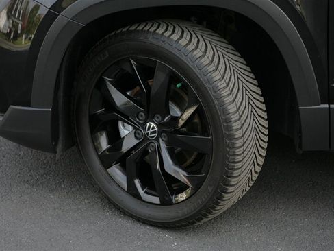 Used 2023 Volkswagen Taos SE image 3