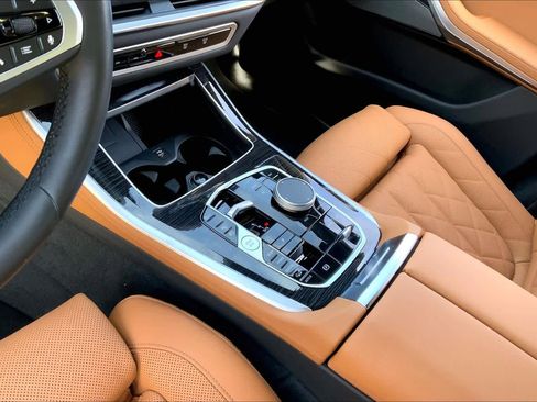 Used 2025 BMW X5 xDrive50e w/ M Sport Package image 15