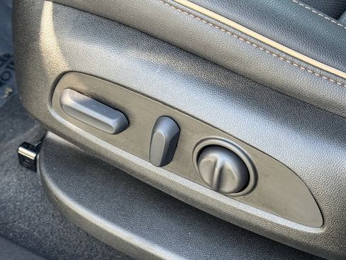 Used 2023 Chevrolet Blazer Premier image 18