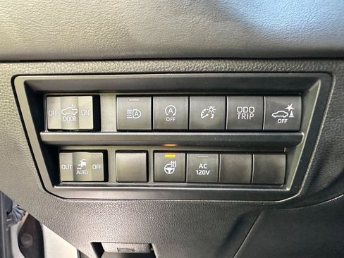 Used 2023 Toyota Tundra Platinum AWD/4WD image 36