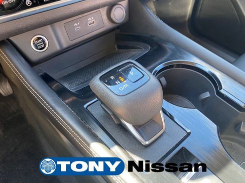 Used 2023 Nissan Rogue SL w/ SL Premium Package FWD image 17