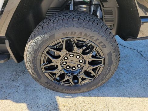 New 2026 GMC Hummer EV 4x4 Crew Cab image 9