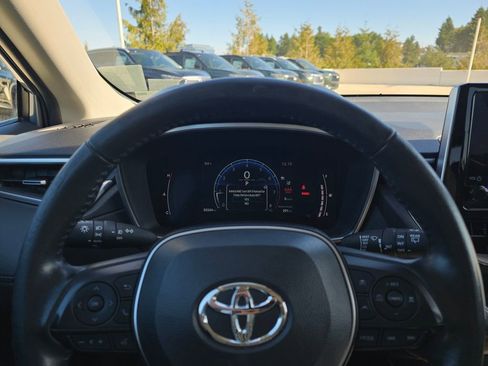 Used 2023 Toyota Corolla Cross XLE image 27