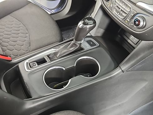 Used 2019 Chevrolet Equinox LT image 15