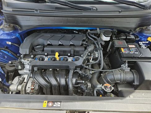 Used 2025 Hyundai Venue FWD image 23