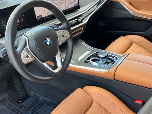 Used 2023 BMW X7 xDrive40i w/ Premium Package AWD/4WD image 2
