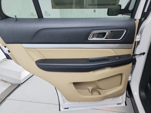 Used 2017 Ford Explorer XLT w/ Equipment Group 202A FWD image 36