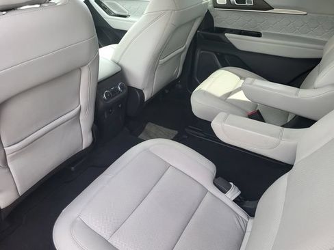 Used 2025 Ford Explorer Platinum w/ Ultimate Package AWD/4WD image 33