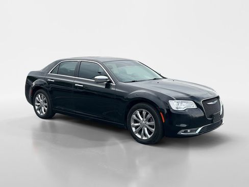 Used 2018 Chrysler 300 Limited AWD/4WD image 8