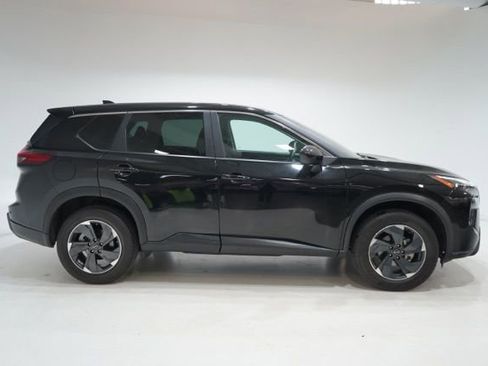 Used 2024 Nissan Rogue SV image 9