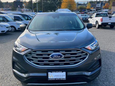 Used 2020 Ford Edge SE image 2