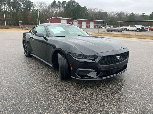 Used 2025 Ford Mustang Coupe image 10