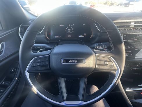 Used 2024 Jeep Grand Cherokee Altitude image 19