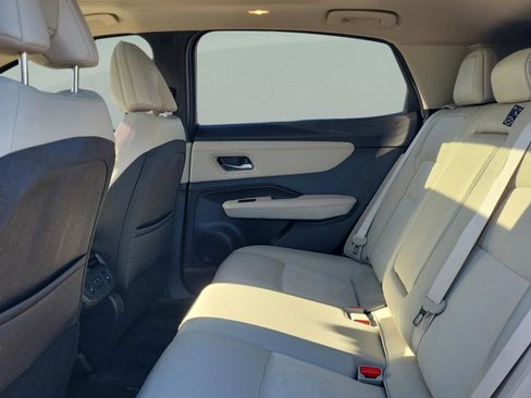 Used 2023 Nissan Ariya FWD image 7