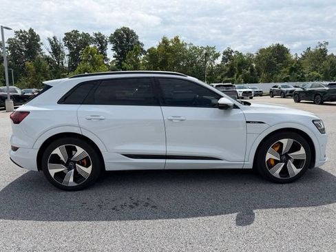 Used 2022 Audi e-tron Premium Plus w/ Premium Plus Package AWD/4WD image 8