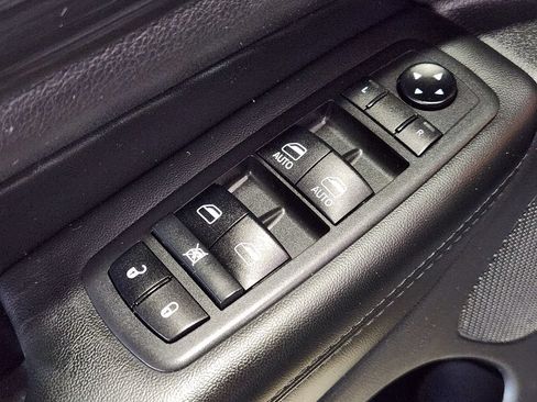 Used 2019 Jeep Grand Cherokee Altitude RWD image 42