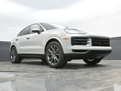 New 2025 Porsche Cayenne Coupe image 44