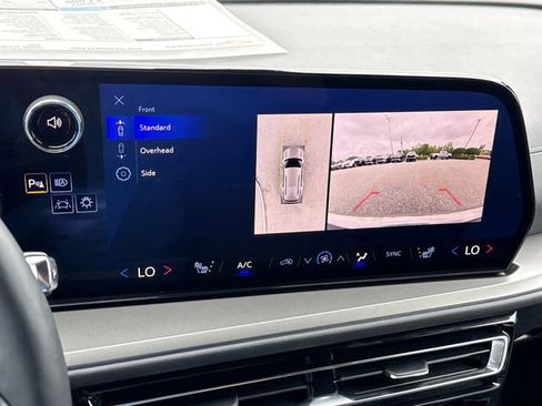 Used 2025 Chevrolet Traverse LT w/ Sun and Wheel Package image 27