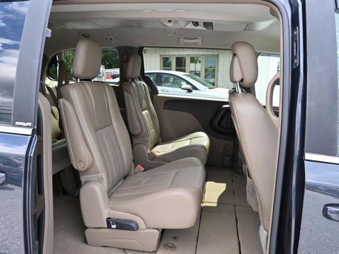 Used 2014 Chrysler Town & Country Touring FWD image 34