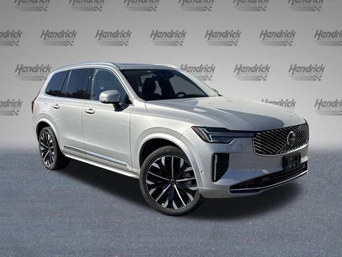 Used 2025 Volvo XC90 B6 Plus image 2