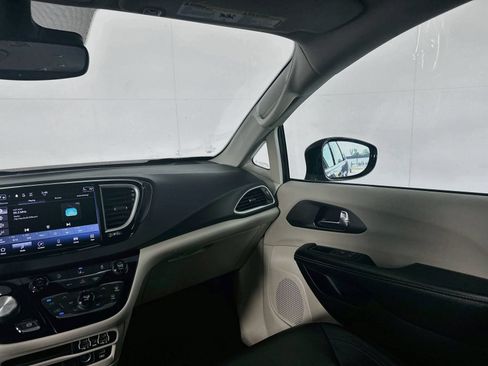 Used 2022 Chrysler Pacifica Touring-L FWD image 20