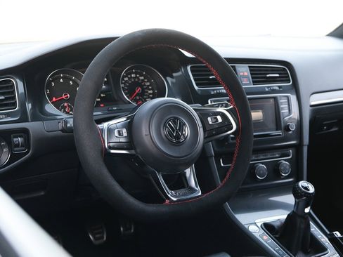 Used 2016 Volkswagen GTI SE w/ Driver Assistance Package image 17
