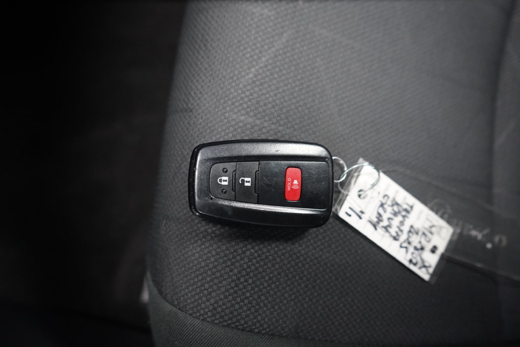 Used 2025 Toyota RAV4 XLE AWD/4WD image 38