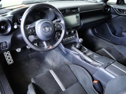 Used 2024 Toyota GR86 Premium RWD image 3