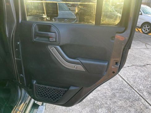 Used 2017 Jeep Wrangler Unlimited Sport w/ Quick Order Package 23S AWD/4WD image 17