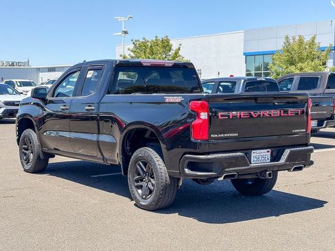 Used 2019 Chevrolet Silverado 1500 Custom Trail Boss w/ Custom Convenience Package AWD/4WD image 2