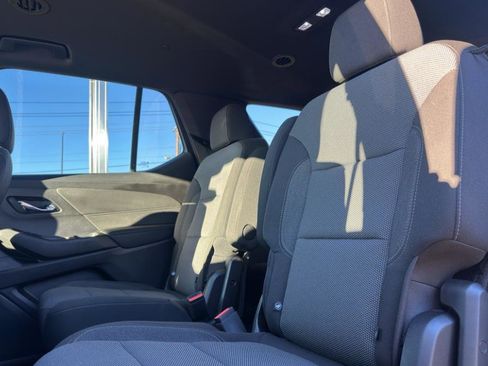 Used 2022 Chevrolet Traverse LT FWD image 14