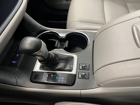 Used 2019 Toyota Highlander XLE image 24