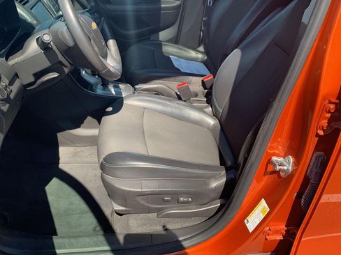 Used 2015 Chevrolet Trax LT w/ LT Sun and Sound Package FWD image 18