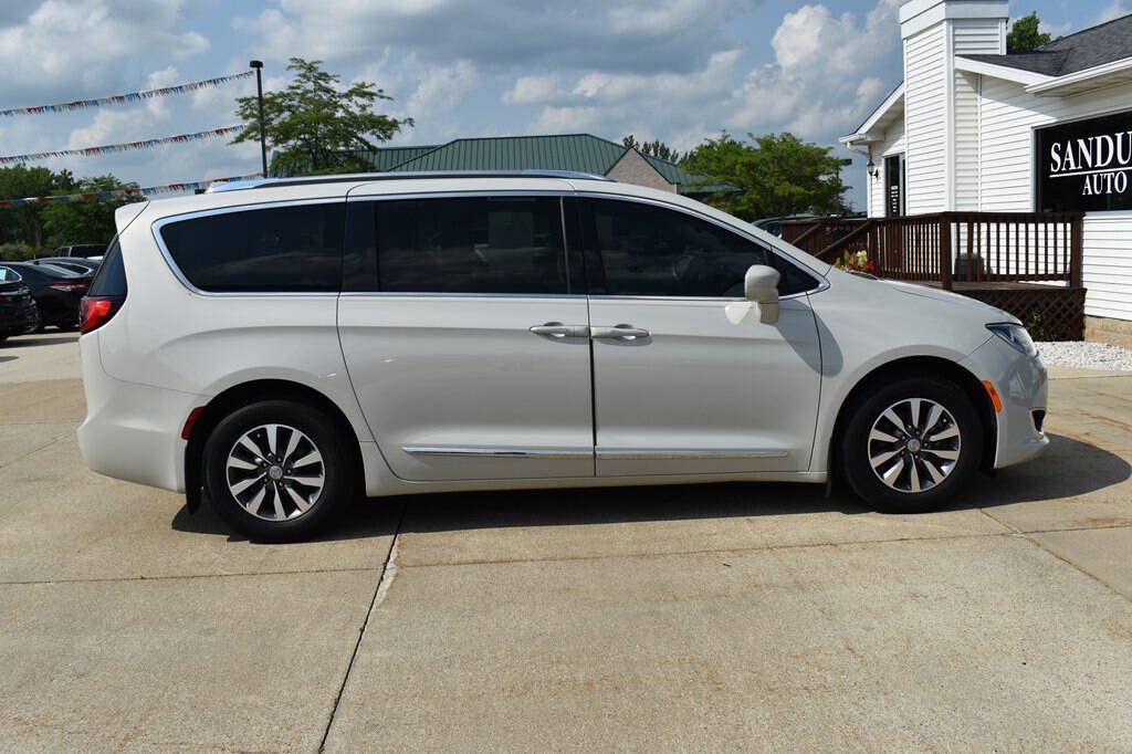 Used 2020 Chrysler Pacifica Touring-L Plus FWD image 2