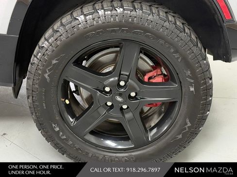 Used 2022 Land Rover Defender 110 X-Dynamic SE AWD/4WD image 14