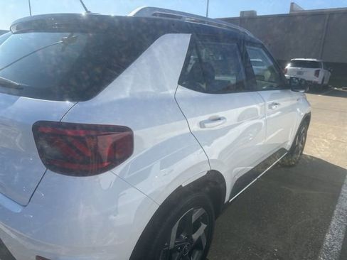 Used 2026 Hyundai Venue SEL image 3