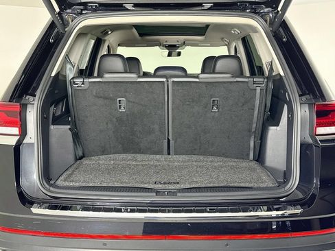 Used 2024 Volkswagen Atlas SE w/ Panoramic Sunroof Package FWD image 24