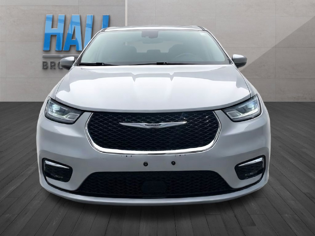 Used 2023 Chrysler Pacifica Touring-L FWD image 8