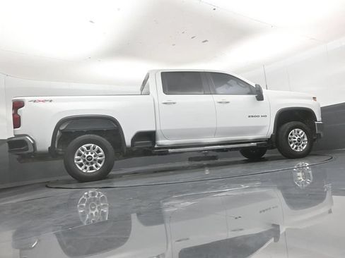 Used 2022 Chevrolet Silverado 2500 LT AWD/4WD image 39