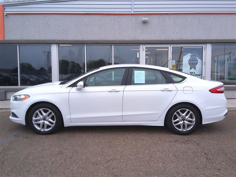 Used 2013 Ford Fusion SE FWD image 2