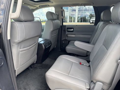 Used 2017 Toyota Sequoia Limited w/ Safety & Convenience Package image 9