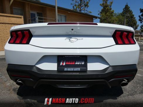 Used 2024 Ford Mustang Convertible RWD image 11