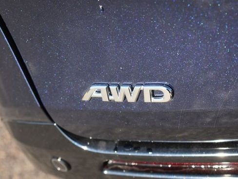 Used 2023 Toyota Sienna Limited image 18