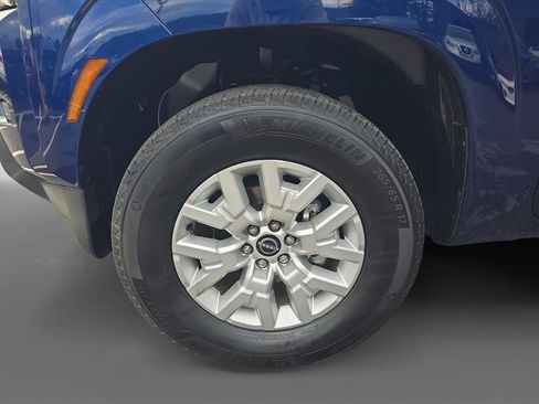 Used 2023 Nissan Frontier SV image 9